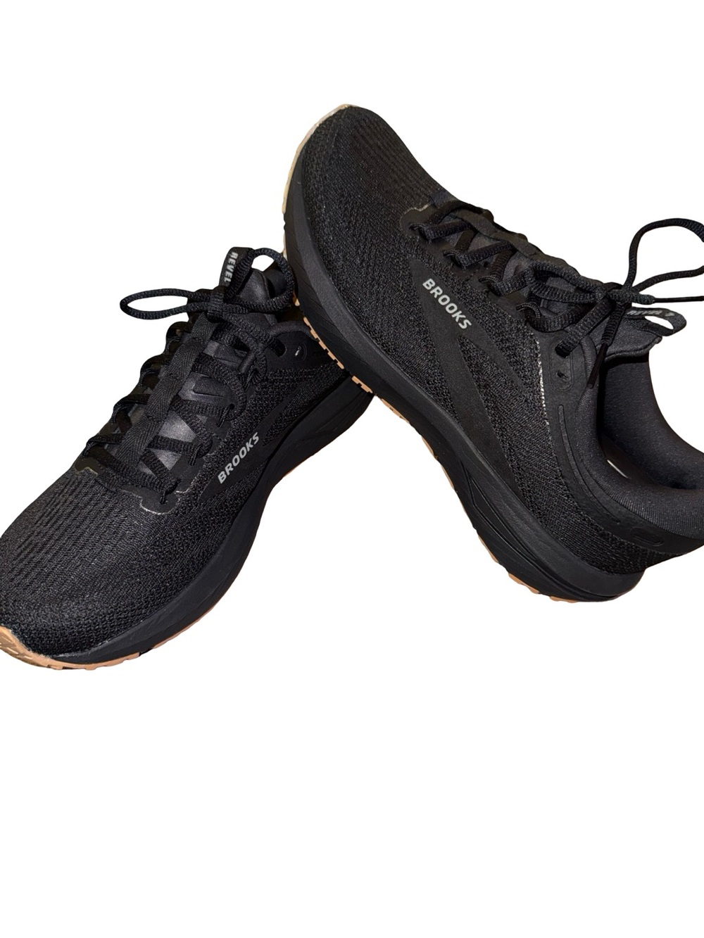 NWOT Brooks revel 7 Black Knit Sneakers with Gum Outsole women 10.5 - Picture 2 of 5